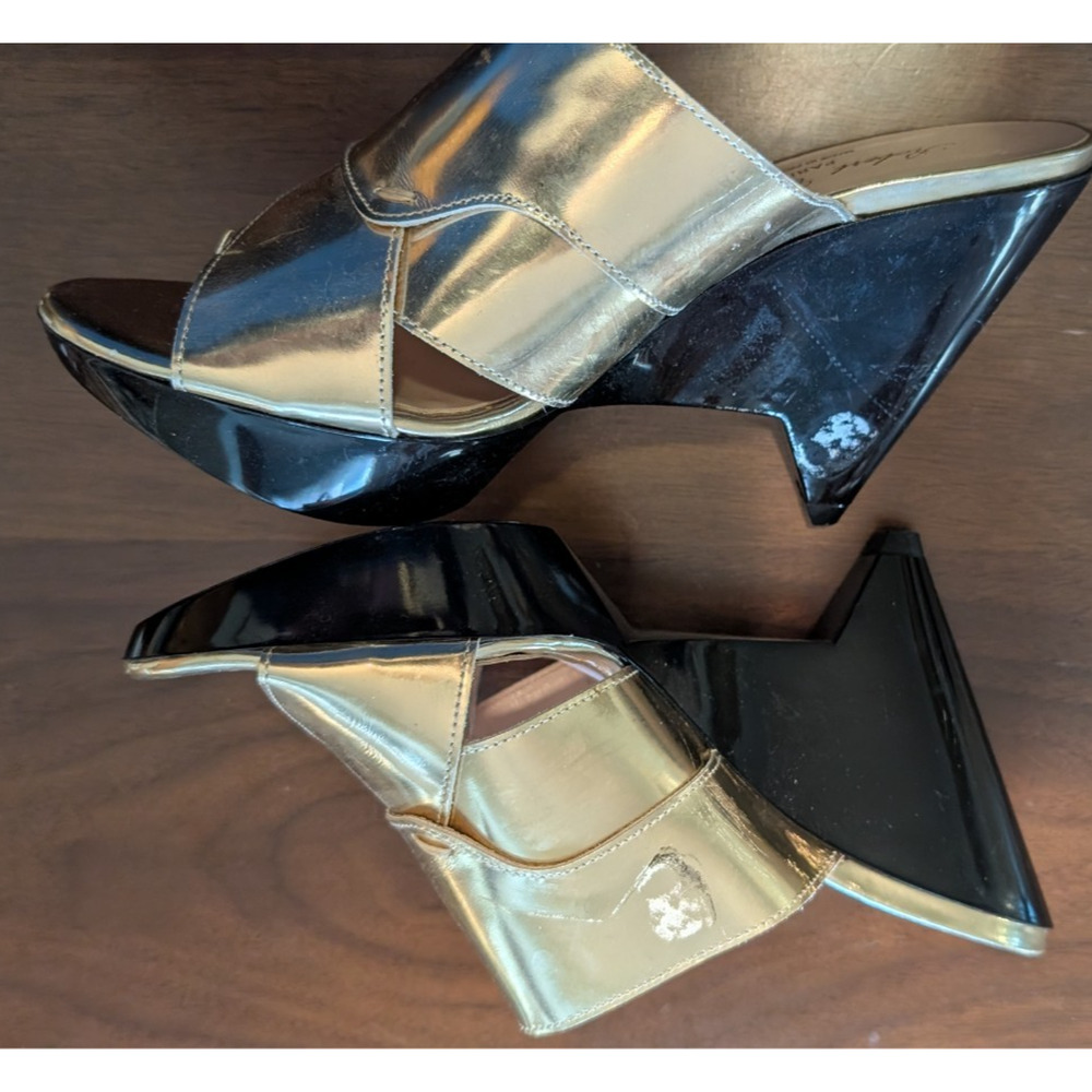 Robert Clergerie Gold Metallic Wedges Size 7.5 - Picture 3 of 5